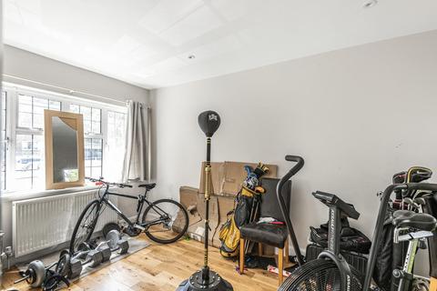 8 Thornton Gardens, London, SW12 0LG