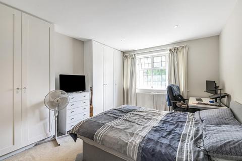 8 Thornton Gardens, London, SW12 0LG
