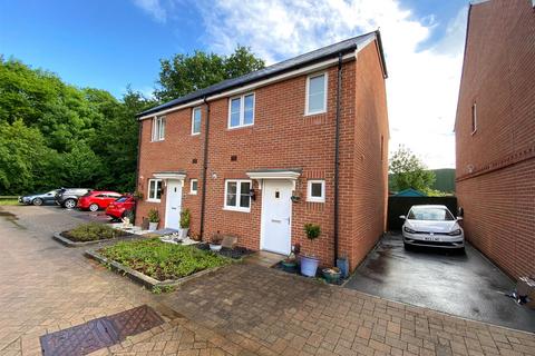 2 bedroom semi-detached house to rent, Redstart Croft, Bracknell, Berkshire, RG12