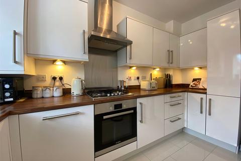 2 bedroom semi-detached house to rent, Redstart Croft, Bracknell, Berkshire, RG12