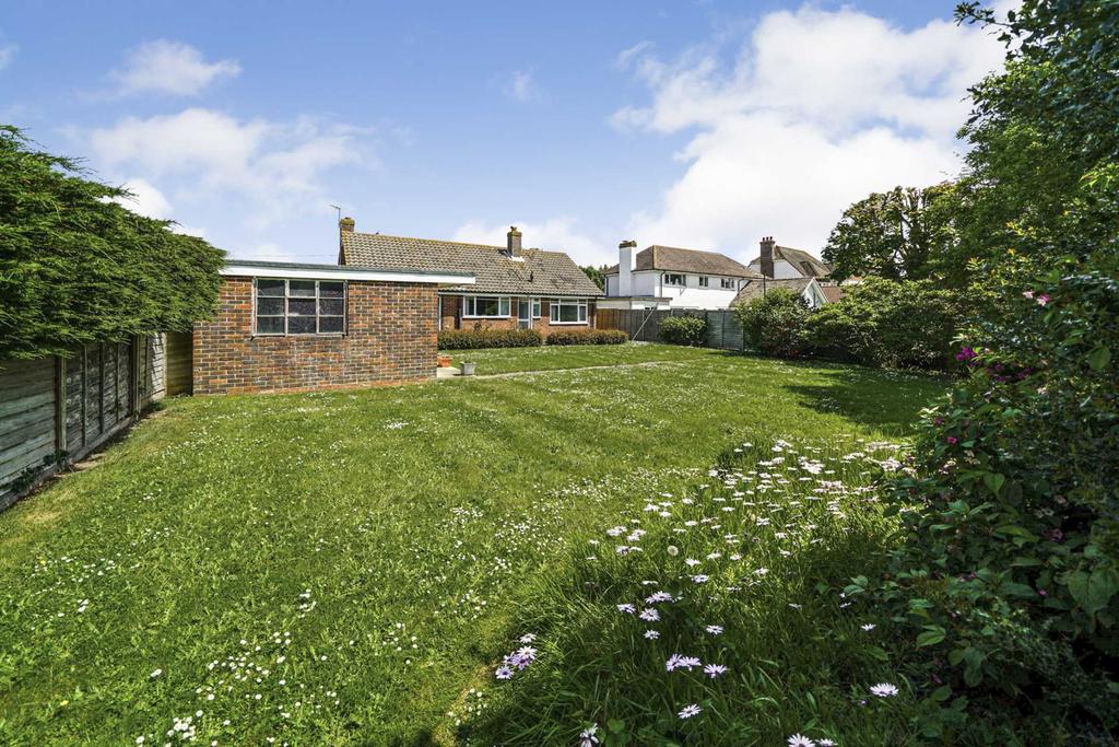 Church Road, Selsey 2 bed detached bungalow £425,000