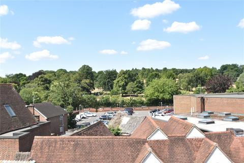 1 bedroom penthouse for sale, High Street, Chesham, Buckinghamshire, HP5