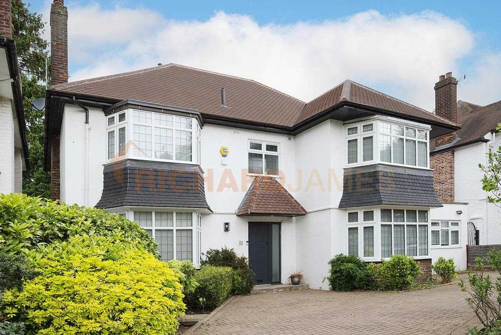 Russell Grove, Mill Hill 4 bed detached house £6,000 pcm (£1,385 pw)