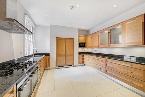 4 bedroom flat to rent, Wynnstay Gardens, Kensington, London