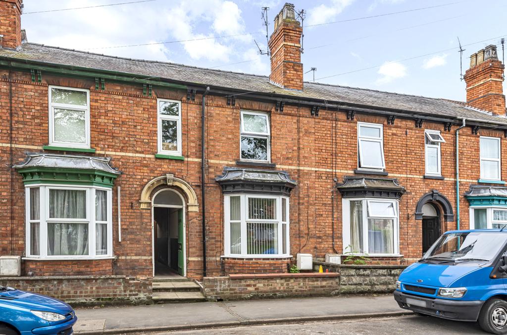 Boultham Avenue, Lincoln, LN5 3 bed terraced house £160,000