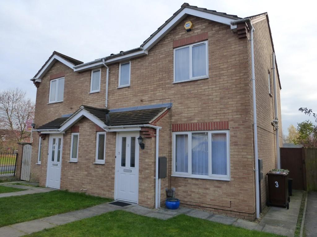 Petersfield Close, Doddington Park 3 bed semidetached house £795 pcm