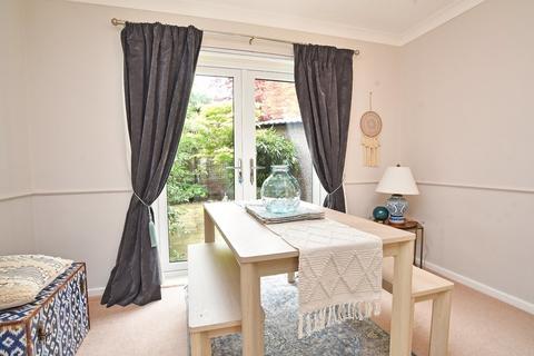 3 bedroom semi-detached house for sale - Kingsley Drive, Harrogate