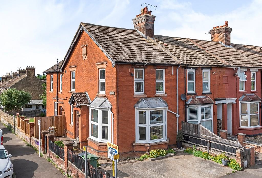 Muir Road, Maidstone 4 bed end of terrace house £425,000