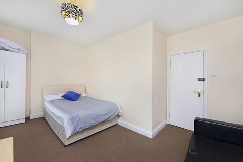 4 bedroom apartment to rent, Copenhagen Street, King's Cross, London