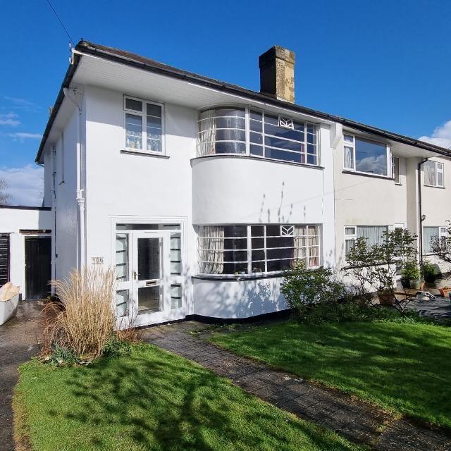 Eden Way, Beckenham 3 bed semidetached house £2,500 pcm (£577 pw)