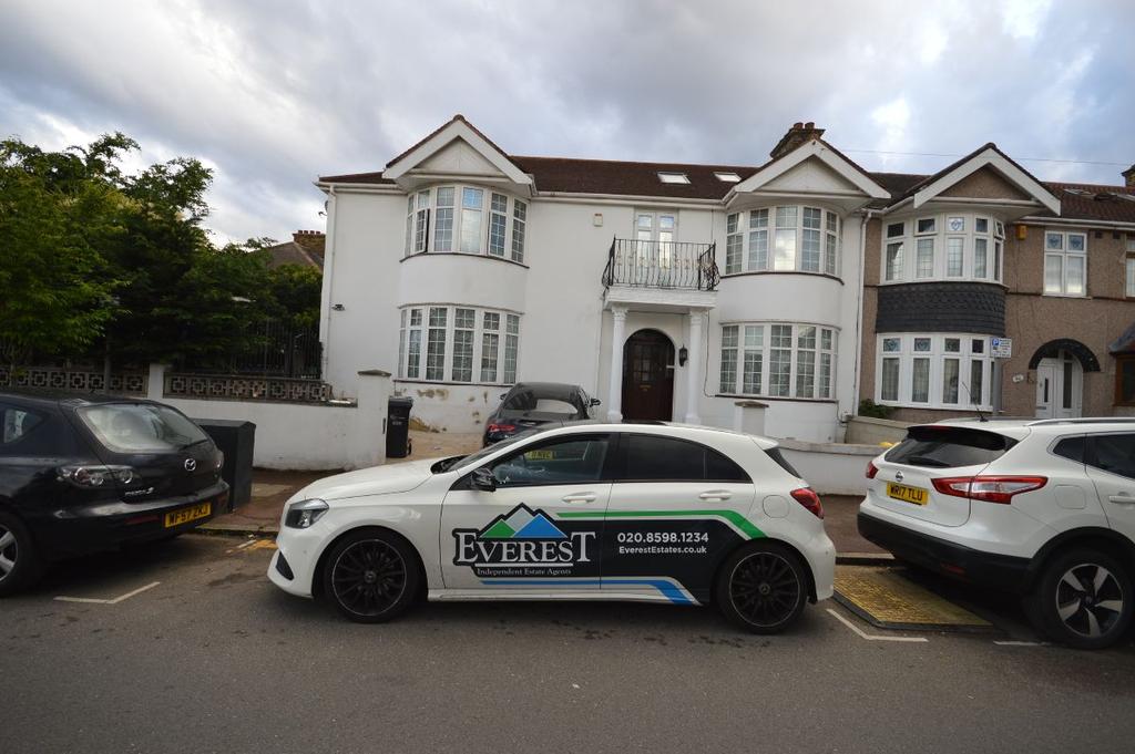 Beccles Drive, Barking 3 bed terraced house £1,950 pcm (£450 pw)