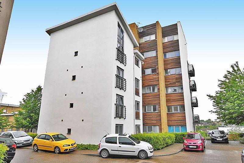 Arundel Square, Maidstone 2 bed property £950 pcm (£219 pw)