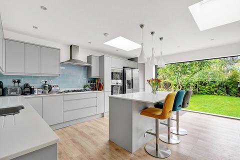 33 Clayton Crescent, Brentford, TW8 9PT