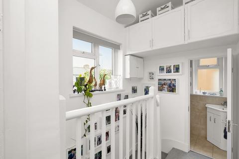 33 Clayton Crescent, Brentford, TW8 9PT