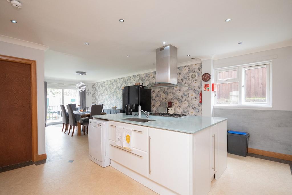 Croftshaw Road, Alva, FK12 6 bed detached house for sale £318,500