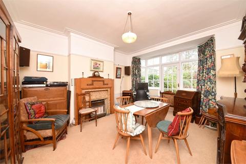 10 Linkside, London, N12 7LF