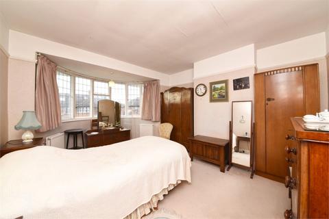 10 Linkside, London, N12 7LF