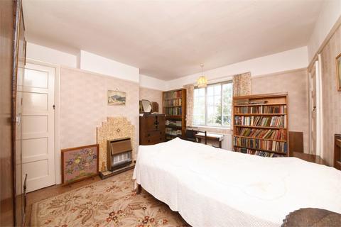 10 Linkside, London, N12 7LF
