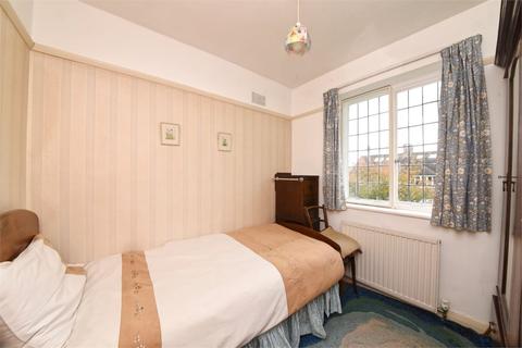 10 Linkside, London, N12 7LF