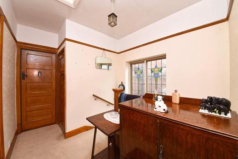 10 Linkside, London, N12 7LF