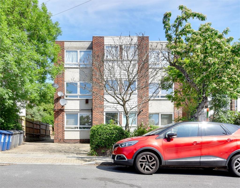 Dudley Court, Friern Park, North Finchley, N12 2 bed flat £335,000