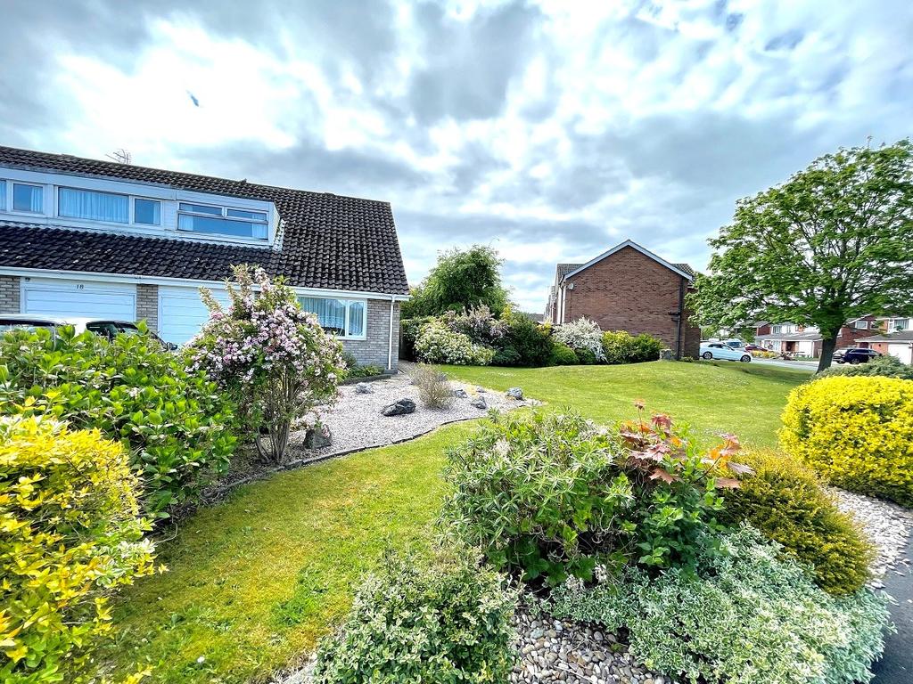 Wicks Crescent, Formby, Liverpool, L37 2 bed semidetached house £240,000