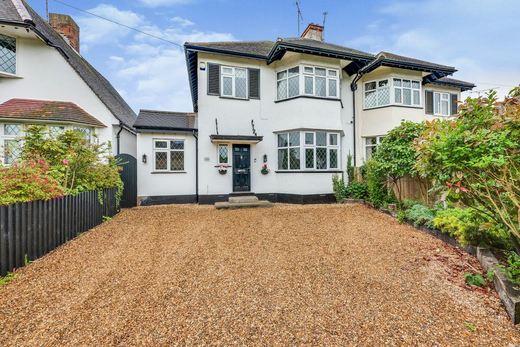 Bridgwater Drive, Westcliffonsea, SS0 4 bed semidetached house £
