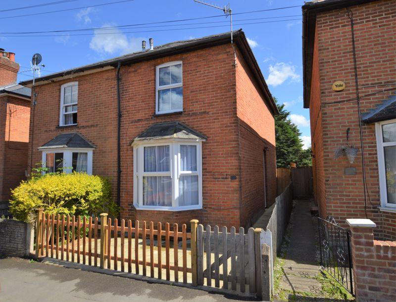 *LET AGREED* Road, 2 bed semidetached house £1,800