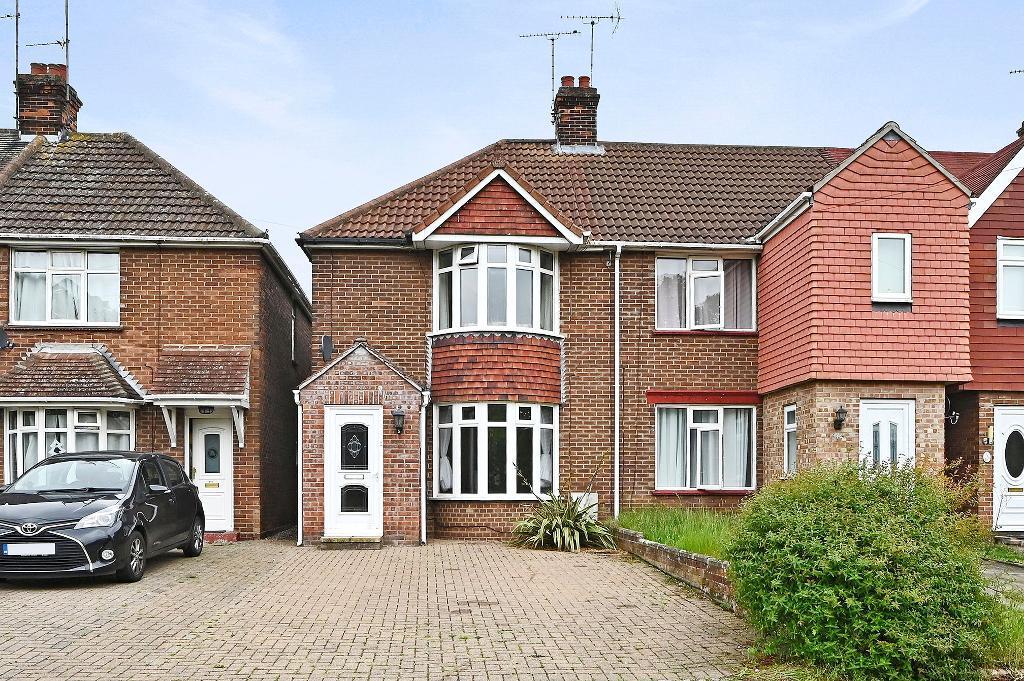 Cowdray Avenue, Colchester, CO1 1YA 3 bed terraced house £325,000