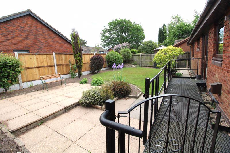 Stonnall Gate, Aldridge, WS9 8HU 3 bed detached bungalow for sale £