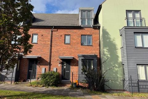 4 bed terraced house for rent in Birchfield Way, Lawley, Telford