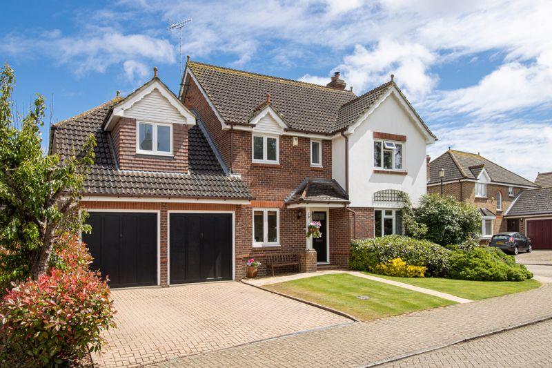Petworth Drive, Horsham 5 bed detached house for sale £900,000