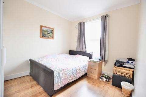 5 bedroom terraced house to rent, Wingate Road, Ilford, IG1