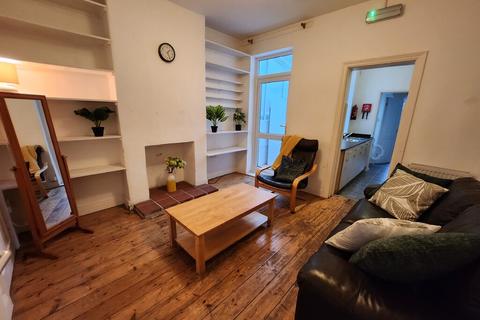 4 bedroom terraced house to rent, Portland Street