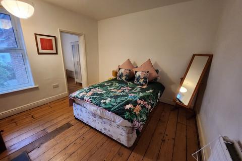 4 bedroom terraced house to rent, Portland Street