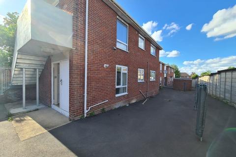2 bedroom ground floor flat to rent, Godric Place