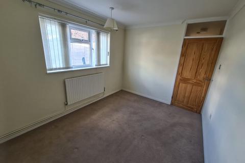 2 bedroom ground floor flat to rent, Godric Place