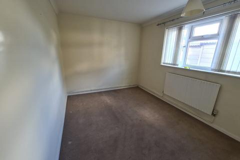 2 bedroom ground floor flat to rent, Godric Place