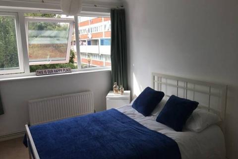 4 bedroom apartment to rent - Suffolk Square