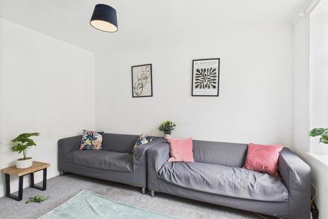 5 bedroom semi-detached house to rent, Friends Road