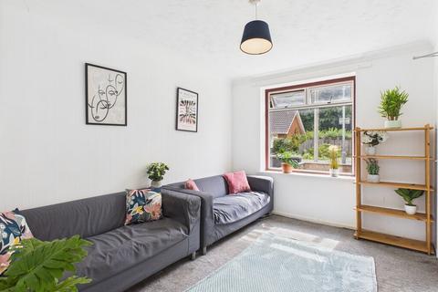 5 bedroom semi-detached house to rent, Friends Road