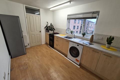 4 bedroom flat to rent, Goldwell Road