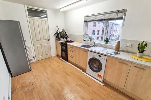 4 bedroom flat to rent, Goldwell Road