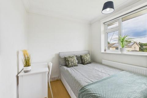 4 bedroom semi-detached house to rent, Friends Road