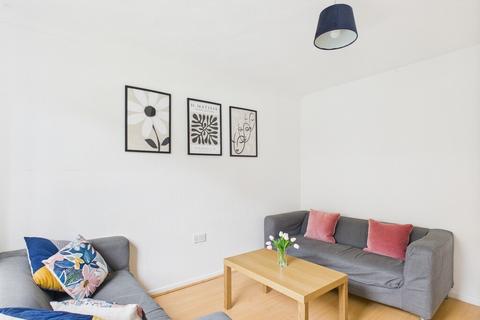 4 bedroom semi-detached house to rent, Friends Road