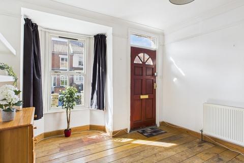 4 bedroom terraced house to rent, Avenue Road