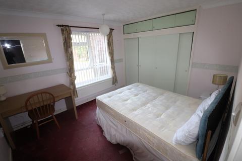 3 bedroom flat to rent, Russet Grove