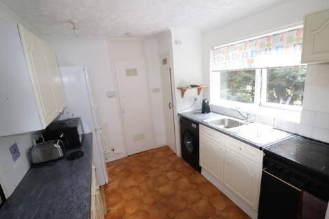 3 bedroom flat to rent, Russet Grove