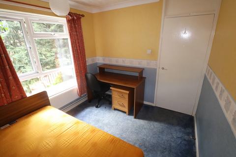 3 bedroom flat to rent, Russet Grove