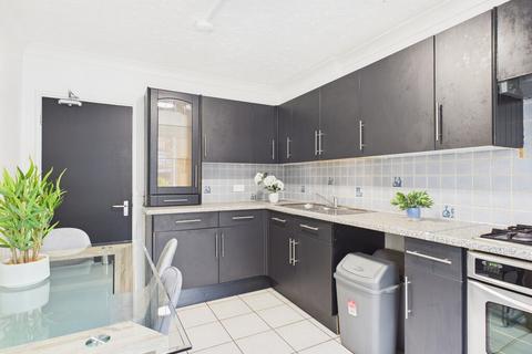 4 bedroom terraced house to rent, Wilberforce Road